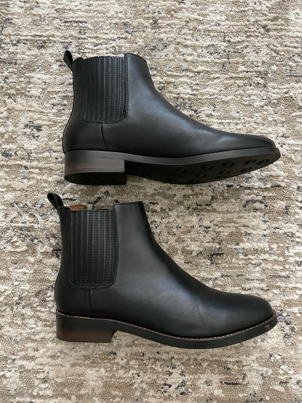 Thursday Everyday Dreamer Chelsea Boots Black Leather Size 9 Women Pull On